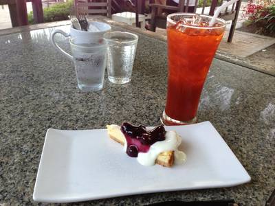 Blueberry Cheese Cake ที่ ร้านอาหาร บ้านใกล้วัง Blueberry Cheese Cake ที่ ร้านอาหาร บ้านใกล้วัง