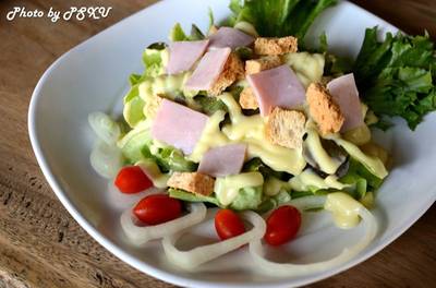สลัดครีมแฮม 59 บาท ที่ ร้านอาหาร ขนมจีนเทวดา & สเต็ก พระราม 2