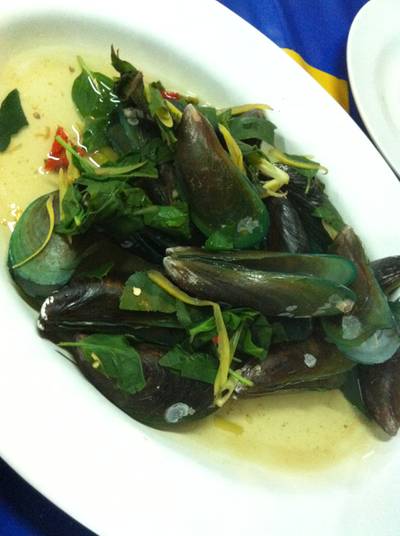หอยแมลงภู่ ที่ ร้านอาหาร เส่ย