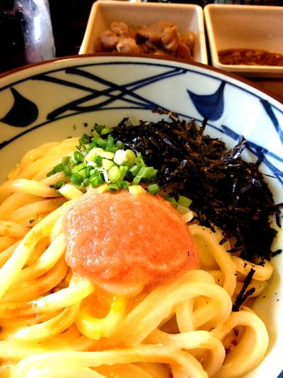 Mentai Kamatama Udon หรือ อุด้งร้อนแห้ง คลุกเคล้าไข่อนเซ็น และไข่ปลาเมนไตโกะ ที่ ร้านอาหาร Marugame Seimen (มารุกาเมะ เซเมง) Future Park Rangsit