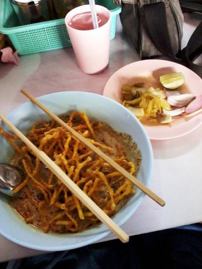 ข้าวซอยหมู  ที่ ร้านอาหาร ข้าวซอยเสมอใจ