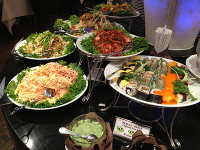ซูชิต่อจากไลน์อาหาร ที่ ร้านอาหาร Chaopraya Princess Chaopraya Princess Cruise