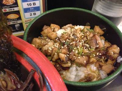 ข้างหมูย่างหอมฐี่ปุ่น ที่ ร้านอาหาร Tomato Noodle