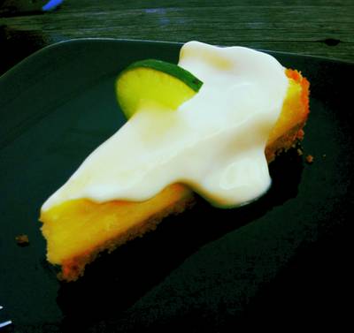 Lemon Cheese Cake ที่ ร้านอาหาร บ้านใกล้วัง Lemon Cheese Cake ที่ ร้านอาหาร บ้านใกล้วัง