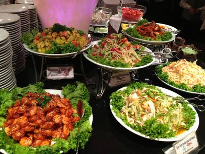 มุมสลัด  ที่ ร้านอาหาร Chaopraya Princess Chaopraya Princess Cruise