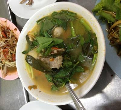 ต้มแซบกระดุกอ่อน. แซบมากค่ะ ที่ ร้านอาหาร เจ๊แดง. อาหารไทย-อีสาน