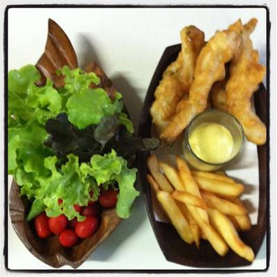 Fish&Chip เมนูสำหรับเด็ก เสิร์ฟพร้อมผักสลัดสดๆ ที่ ร้านอาหาร Baan Ramida