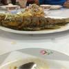 ยำผักบุ้งกรอบ กับ ปลากระพง ที่ ร้านอาหาร ครัวเจ๊กุ้ง