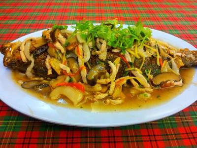 ปลากระพงเจี๋ยน ที่ ร้านอาหาร บ้านไม้ริมน้ำ ปลากระพงเจี๋ยน ที่ ร้านอาหาร บ้านไม้ริมน้ำ