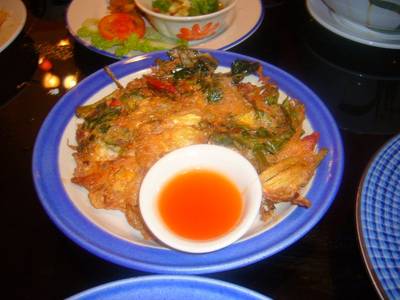 ไข่เจียวใบเหลียง พนักงานบอกว่าคือเครื่องเขียงทานกะน้ำพริกปลาร้า แปลกใต้กะอีสาน ที่ ร้านอาหาร บ้านพึงชม