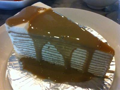 คาปูชิโน เครปเค้ก ที่ ร้านอาหาร ครัวดอกไม้ขาว