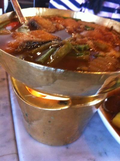 แกงส้มร้อนๆจ้า ที่ ร้านอาหาร ครัวดอกไม้ขาว