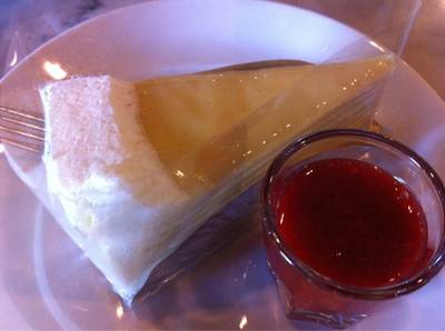 วนิลลา เครปเค้ก ที่ ร้านอาหาร ครัวดอกไม้ขาว