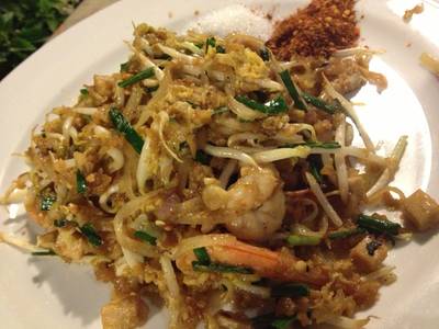 ผัดไทย สูตร Low Crab สะกดไม่แน่ใจ ที่ ร้านอาหาร Harvest Moon Pub & Restaurant