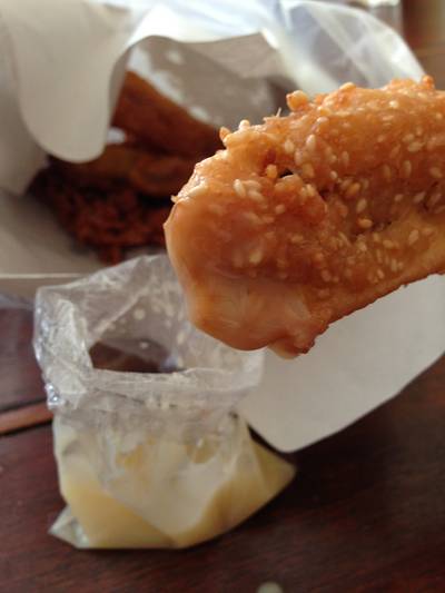 กล้วยทอดจิ้มนม ที่ ร้านอาหาร กล้วยทอดกระทะทอง