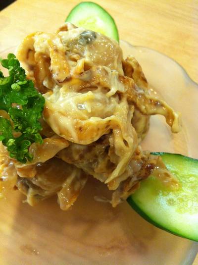 เมนูปลาหมึกอะไรจำไม่ได้เช่นกัน ทานทีไรไม่เคยจำชื่อเมนู ที่ ร้านอาหาร Hanaya