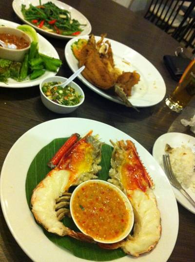 Delicious ที่ ร้านอาหาร บ้านกลางกรุง