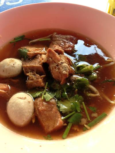เกาเหลาลูกชิ้นเนื้อเปื้อย รสดี ที่ ร้านอาหาร โป่วเทียมเฮง