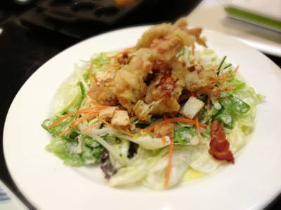 สลัดซีซาร์ปูนิ่มทอด ที่ ร้านอาหาร Uta-Andon Isetan