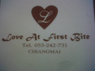 Love at first bite ชื่อนี้เพราะจัง ที่ ร้านอาหาร Love at first bite