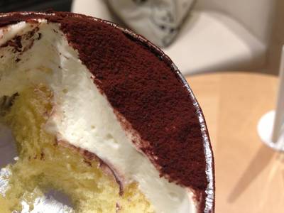 แบ่งเป็นสามชั้น อร่อยหมดเลย ^^ ที่ ร้านอาหาร Bake A Wish Promenade