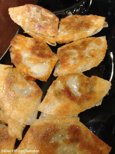 Grilled Gyoza ที่ ร้านอาหาร Chabuton Siam Square