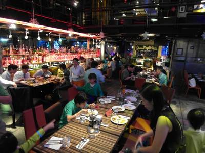 ร้านอาหาร Party House One Siam Design Hotel ร้านอาหาร Party House One Siam Design Hotel