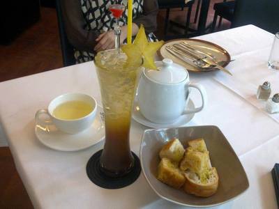 ร้านอาหาร Triplets Brasserie