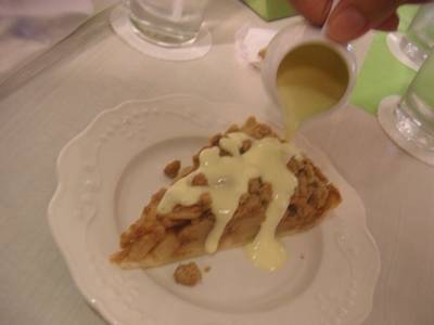 Apple Crumble  ที่ ร้านอาหาร Secret Garden รัชโยธินอเวนิว