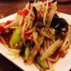 ส้มตำปูปลาร้า ที่ ร้านอาหาร ร้านอาหารไก่ย่างกลางกรุง