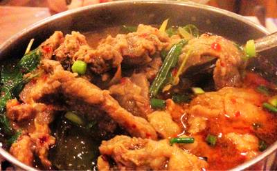 ต้มแซ่บเนื้อ ที่ ร้านอาหาร ร้านอาหารไก่ย่างกลางกรุง