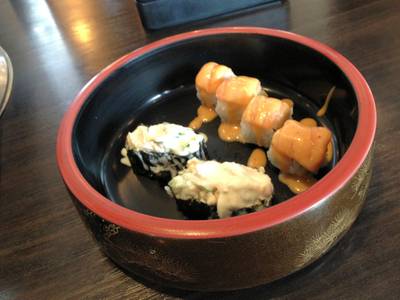 ซูชิทำไมหน้าตาไม่เหมือนในจอเลยง่ะ ที่ ร้านอาหาร Hajime Robot Restaurant