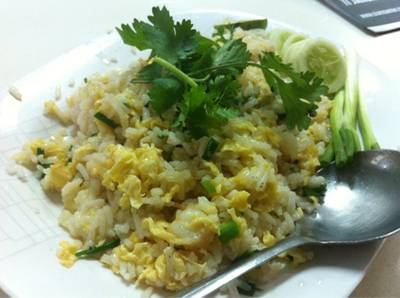 ข้าวผัดกุ้ง ที่ ร้านอาหาร นายโซว