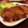 เนื้อย่าง ที่ ร้านอาหาร ร้านอาหารไก่ย่างกลางกรุง