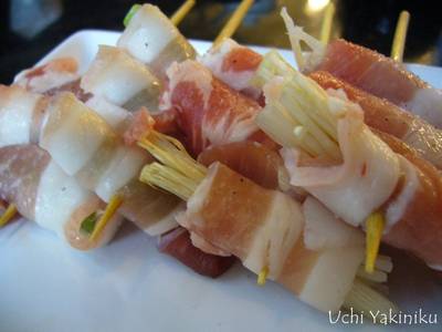 เบคอนพันเห็ดเข็มทอง ชอบมาสั่งมาเยอะเลย ที่ ร้านอาหาร Uchi Yakiniku Buffet