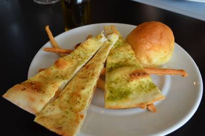 ขนมปังทานเล่น ที่ ร้านอาหาร Buono Bistro