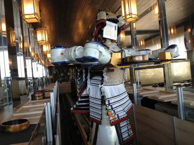 โรบ็อตเสิร์ฟอาหารคร้าาาบ ที่ ร้านอาหาร Hajime Robot Restaurant