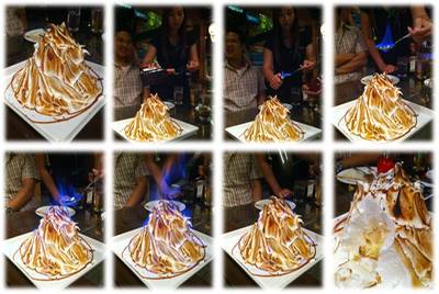 เค้กอลาสก้า ราดด้วยบรั่นดีแล้วจุดไฟ ที่ ร้านอาหาร Mix Restaurant & Bar