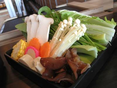 เซ็ตผักรวม แสร้งรักสุขภาพ ที่ ร้านอาหาร Hajime Robot Restaurant