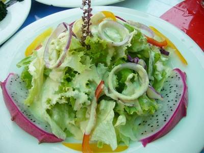 ซีซาร์สลัด ผักสดดี หวานกรอบ  ที่ ร้านอาหาร กุ๊กชม