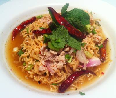 ลาบมาม่า ที่ ร้านอาหาร The Little Kitchen