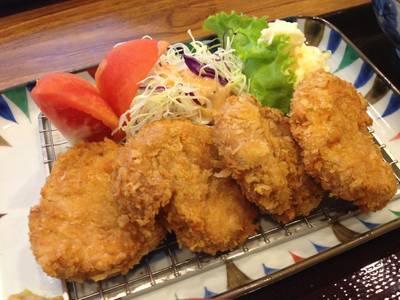 หมูทอดเน้นๆใกล้ๆ รสชาตดีแต่อยากให้หั่นมามากกว่า ที่ ร้านอาหาร Hanaya