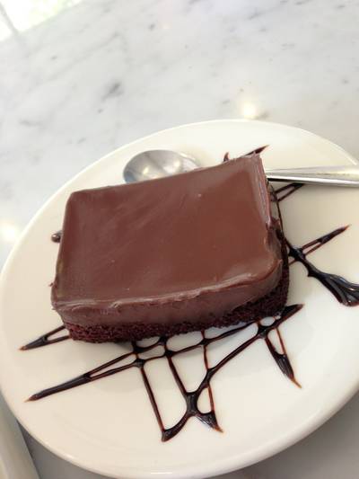 Signature Chocolate Mud Cake ที่ ร้านอาหาร Larna House Festival Walk