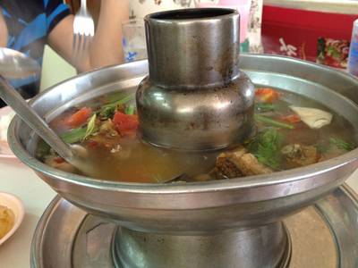ต้มโคล้งปลากรอบ ที่ ร้านอาหาร ร้านสมชัย เป็ดพะโล้ (โกเท้)