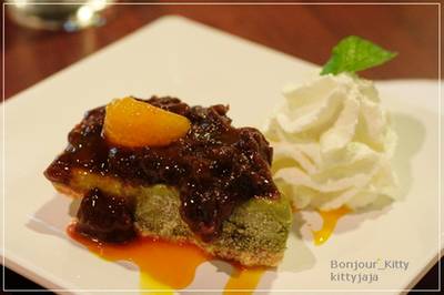Orange Green (tea) Red (bean) Pie ที่ ร้านอาหาร Icedea