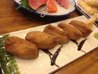 เต้าหู้สอดไส้ข้าว ที่ ร้านอาหาร Hanaya