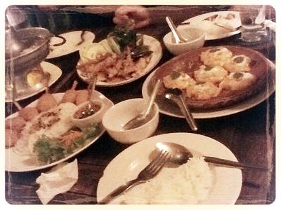 ต้มยำปลากดคัง, เมี่ยงปลาช่อน, กุ้งพันอ้อย, ห่อหมกเสวย ที่ ร้านอาหาร เฮือนธารา