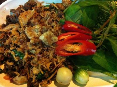 ลาบ ที่ ร้านอาหาร เฮือนลำพูน ตลิ่งชัน