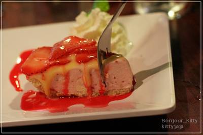 Strawberry Key Lime Pie ที่ ร้านอาหาร Icedea