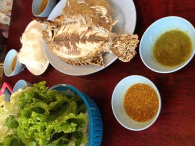 เมี่ยงปลาเผา ที่ ร้านอาหาร บุญเพ็ง เมี่ยงปลาเผา มธ. รังสิต เมี่ยงปลาเผา ที่ ร้านอาหาร บุญเพ็ง เมี่ยงปลาเผา มธ. รังสิต